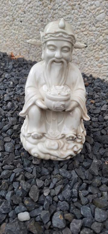 Antiek Chinees Dehua porseleinen beeld. beschikbaar voor biedingen