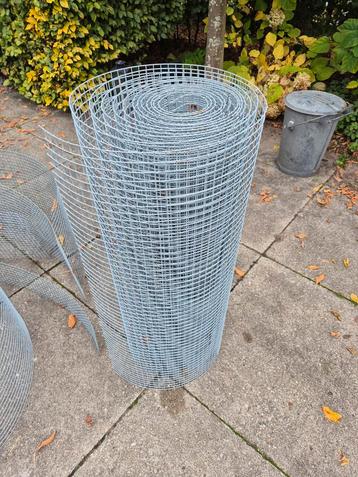 Gaasrol, marterproof, ruim 10m x 1m, verzinkt, 19x19x2.1mm beschikbaar voor biedingen