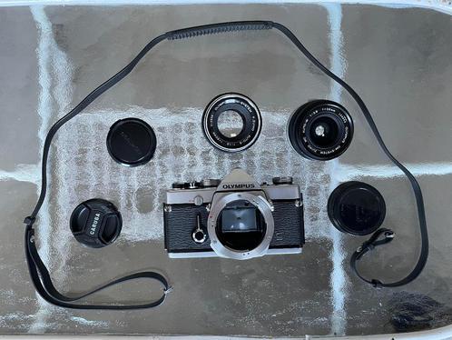 Olympus OM-1 + 2 lenzen: Zuiko 50mm F1.8 en Zuiko 28mm F2.8, Audio, Tv en Foto, Fotocamera's Analoog, Gebruikt, Spiegelreflex