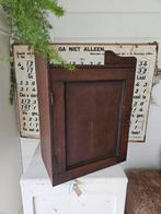 Antiek Frans hangkastje, Ophalen