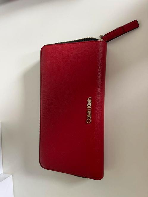Calvin klein portemonnee, Sieraden, Tassen en Uiterlijk, Portemonnees, Zo goed als nieuw, Overige merken, Rood, Leer, Ophalen of Verzenden
