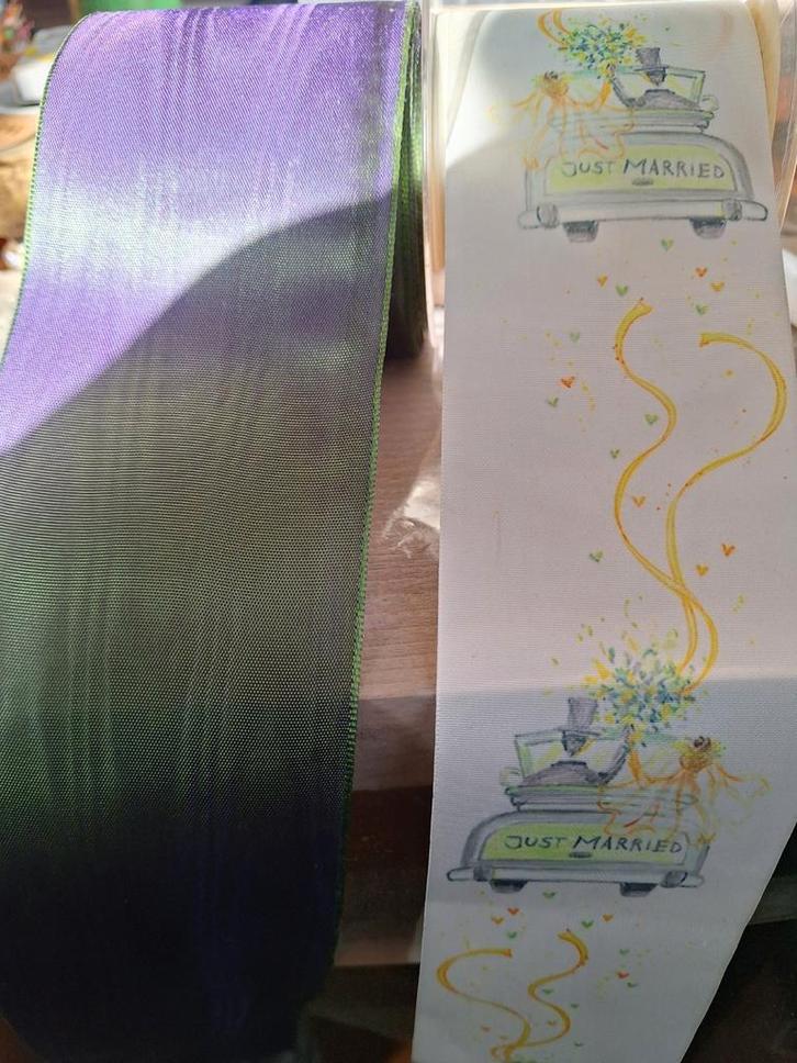 Bloemstuk lint groen (8,5cm) en Just married (7cm breed), Hobby en Vrije tijd, Cursusmateriaal, Nieuw, Kunst en Creatief, Meerdere media