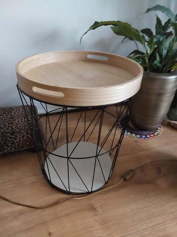 Bijzettafel  / wasmand beschikbaar voor biedingen