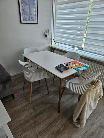 Eettafel en 6 x stoelen 