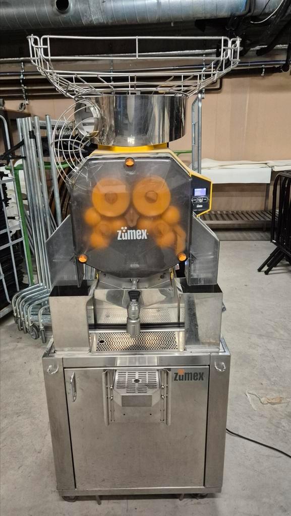 Zumex speed proffesionele juspers volautomaat op onderstel, Huis en Inrichting, Keuken | Keukenbenodigdheden, Gebruikt, Ophalen