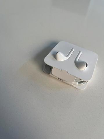 Earpods. Nooit gebruikt beschikbaar voor biedingen