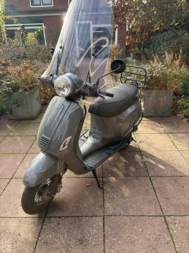 Djjd Cashmere scooter, Fietsen en Brommers, Snorfietsen en Snorscooters, Gebruikt, Overige merken, Benzine, Ophalen