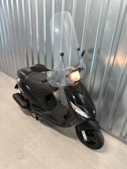 Piaggio Zip 4Takt 25km 2017 Snorscooter ( Vespa Fly Kymco ), Fietsen en Brommers, Snorfietsen en Snorscooters, Ophalen