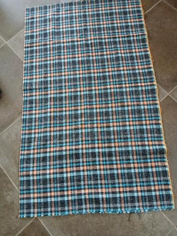 Prachtige lap stof, wollig. beschikbaar voor biedingen