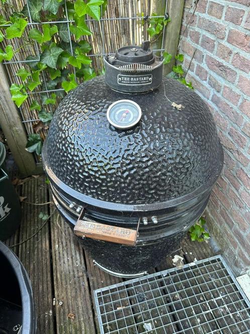 The Bastard Large, Tuin en Terras, Houtskoolbarbecues, Gebruikt, Met accessoires, Ophalen