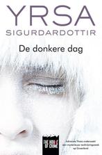 Yrsa Sigurdardottir - De donkere dag, Boeken, Ophalen of Verzenden, Gelezen