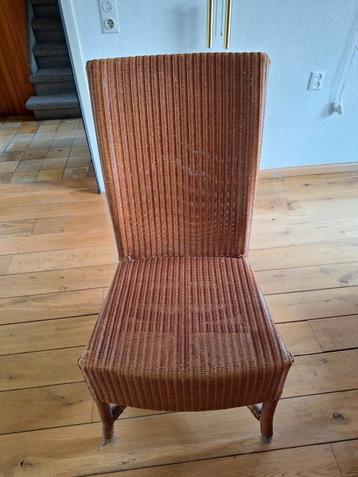 Eetkamer stoelen beschikbaar voor biedingen