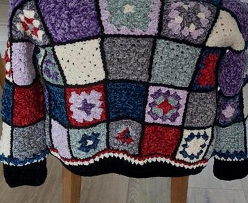 Handgemaakt gehaakt granny square chenille vest beschikbaar voor biedingen