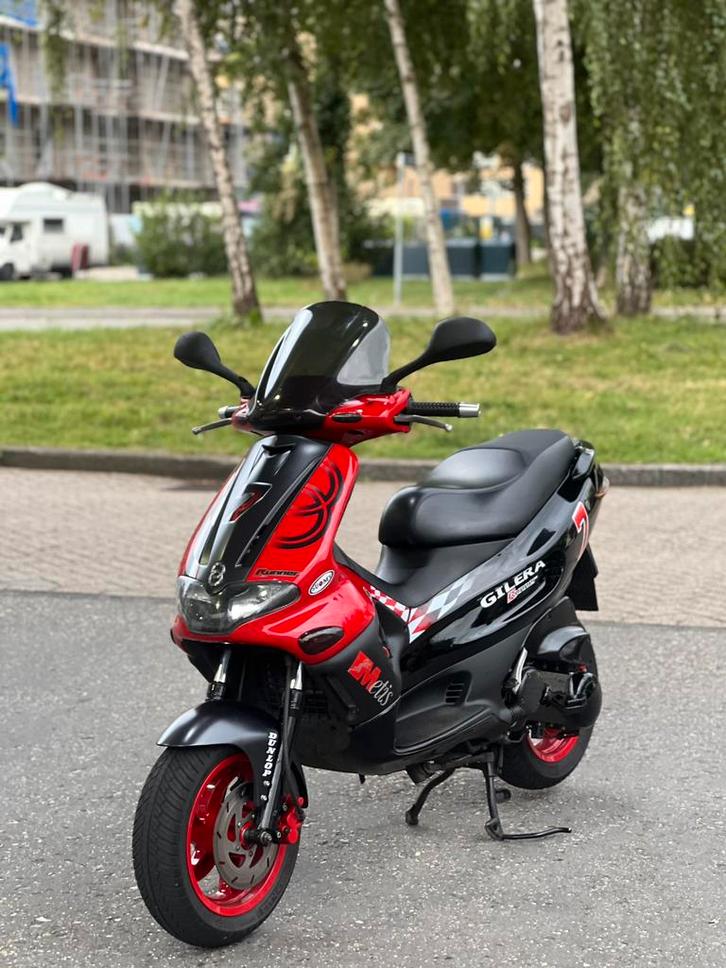 Gilera runner 70CC ️MET WOK️, Fietsen en Brommers, Snorfietsen en Snorscooters, Zo goed als nieuw, Gilera, Tweetakt, Ophalen of Verzenden