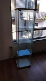 Glazen vitrinekast Ikea (bieden), Huis en Inrichting, Kasten | Vitrinekasten, Ophalen, Minder dan 50 cm, Gebruikt, 150 tot 200 cm