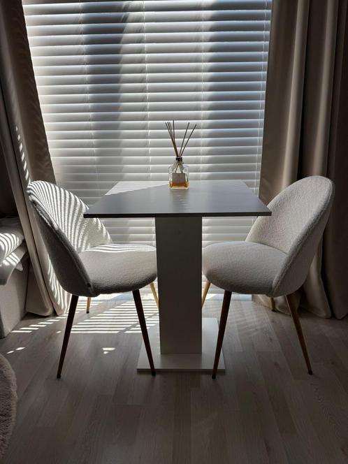 Eettafel met twee teddy stoelen wit, Huis en Inrichting, Complete eetkamers, Zo goed als nieuw, Ophalen