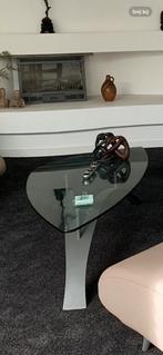 Glazen salontafel met metalen onderstel, Huis en Inrichting, Tafels | Salontafels, Ophalen, 50 tot 100 cm, Overige vormen, Minder dan 50 cm