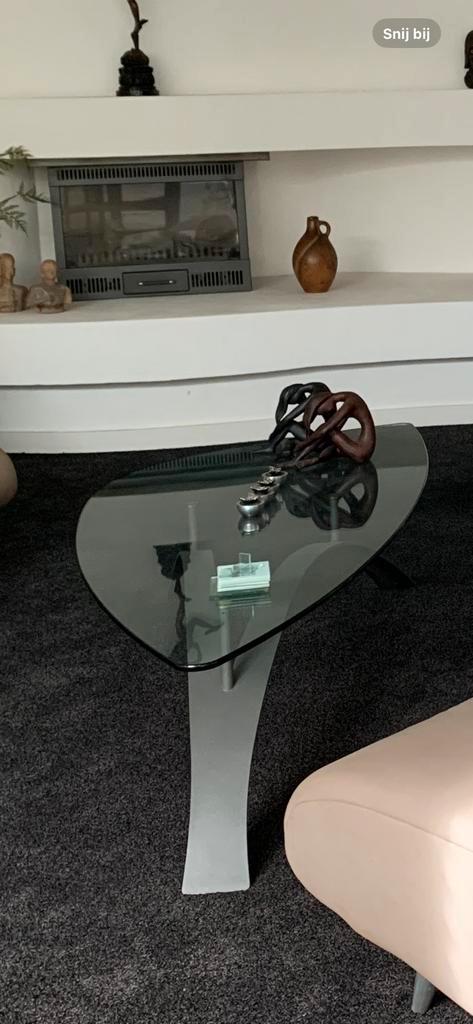 Glazen salontafel met metalen onderstel, Huis en Inrichting, Tafels | Salontafels, Zo goed als nieuw, Minder dan 50 cm, 50 tot 100 cm
