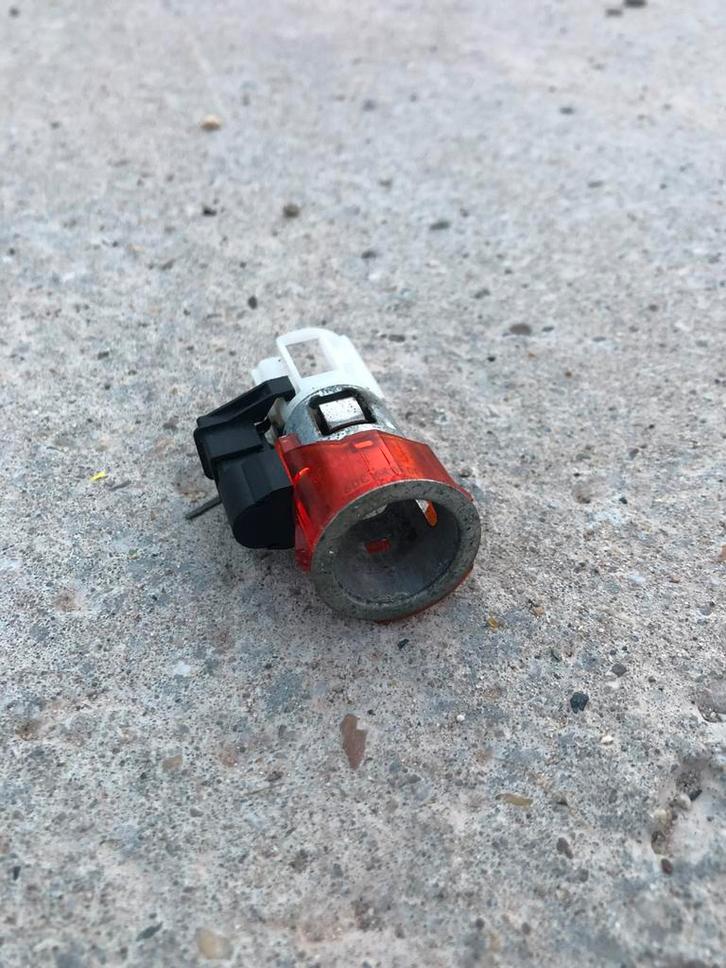 Volkswagen Golf 4 sigarettenaansteker, Auto-onderdelen, Elektronica en Kabels, Audi, Seat, Volkswagen, Skoda, Gebruikt, Ophalen of Verzenden