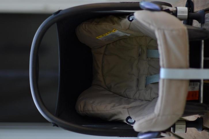 Maxicosi baby-autostoel, Kinderen en Baby's, Autostoeltjes, Zo goed als nieuw, Maxi-Cosi, Autogordel, Ophalen