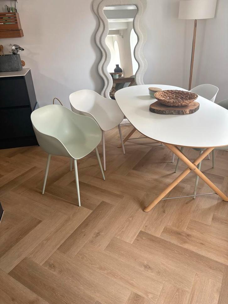 4 Kunststof Stoelen - Zo Goed Als Nieuw pastel kleur, Huis en Inrichting, Stoelen, Zo goed als nieuw, Vier, Kunststof, Overige kleuren