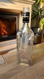 Oude glazen fles met winterse bergtafereel in reliëf, Ophalen of Verzenden