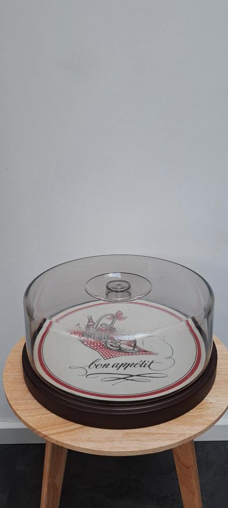Vintage taartplateau met stolp – “Bon Appétit” design, Huis en Inrichting, Keuken | Keukenbenodigdheden, Ophalen