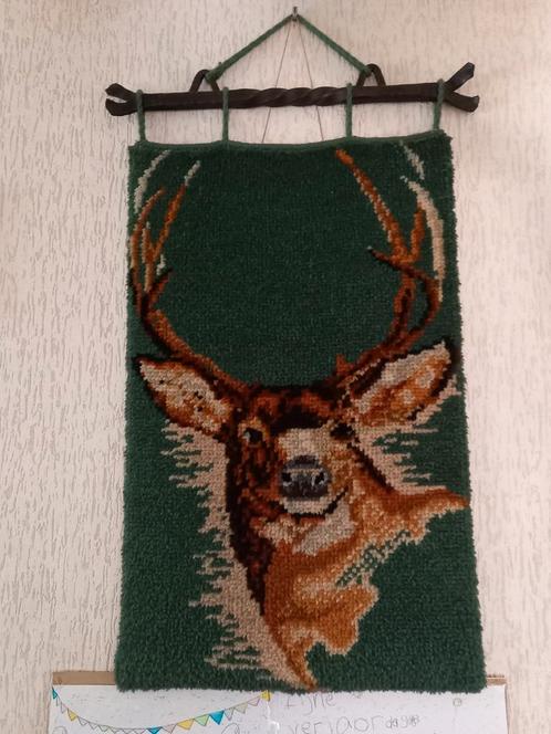 Handgeknoopt wandkleed met ijzeren ophangstang, Huis en Inrichting, Woonaccessoires | Wanddecoraties, Zo goed als nieuw, Ophalen of Verzenden
