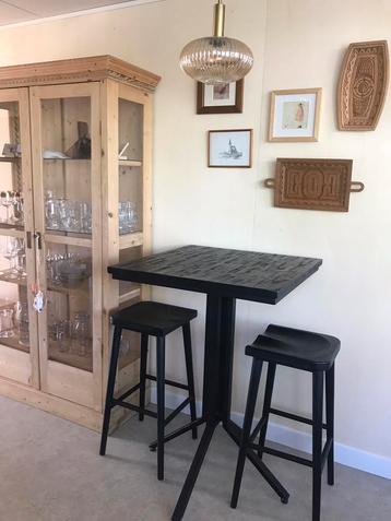 Bartafel met 2 krukken uit VT wonen weer verliefd op je huis beschikbaar voor biedingen