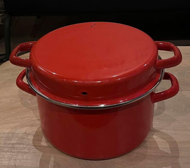 Grote rode emaille MOSSEL pan met stoomgaatje in het deksel., Antiek en Kunst, Antiek | Emaille, Ophalen of Verzenden