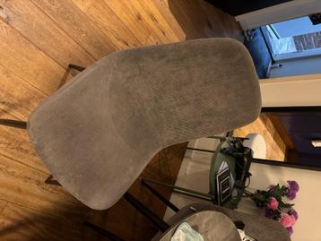 Eetstoelen grijs ribstof  beschikbaar voor biedingen