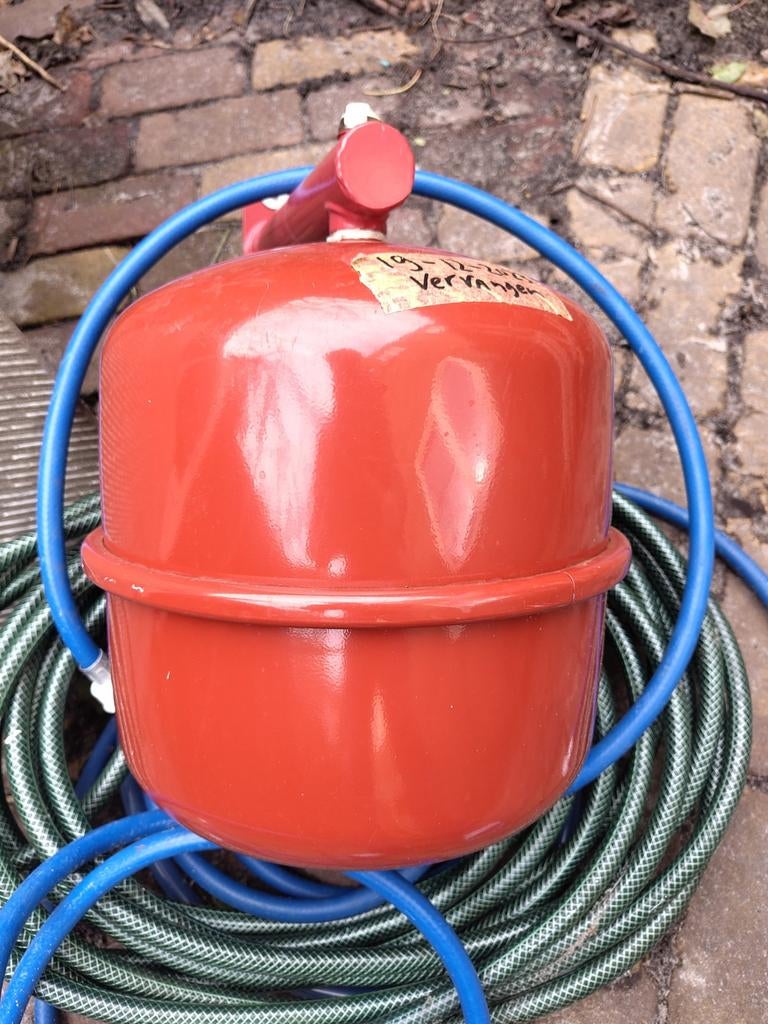 Expansievat sanivesk 18l, 0,5 bar - 2 jaar oud incl beugel, Ophalen, Gebruikt, Geiser, Minder dan 3 jaar oud