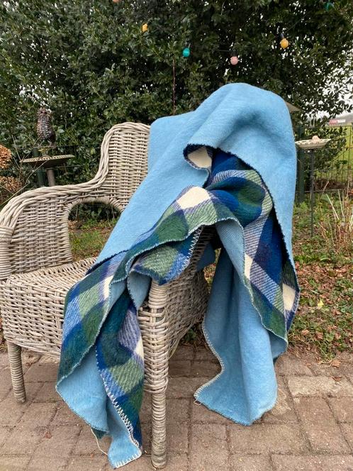 Prachtige blauwe vintage geblokte wollen deken, Huis en Inrichting, Woonaccessoires | Plaids en Woondekens, Zo goed als nieuw