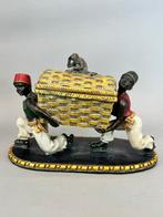 Beeld Afrikaans twee Blackamoor kinderen met kist, Verzenden, Zo goed als nieuw