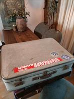 Oude brocante grote koffer (6)
Bestickerd, Sieraden, Tassen en Uiterlijk, Koffers, ., Minder dan 50 cm, Ophalen of Verzenden, Zo goed als nieuw
