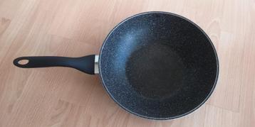 Wokpan 28 cm – Soft-touch handvat, geschikt voor inductie beschikbaar voor biedingen