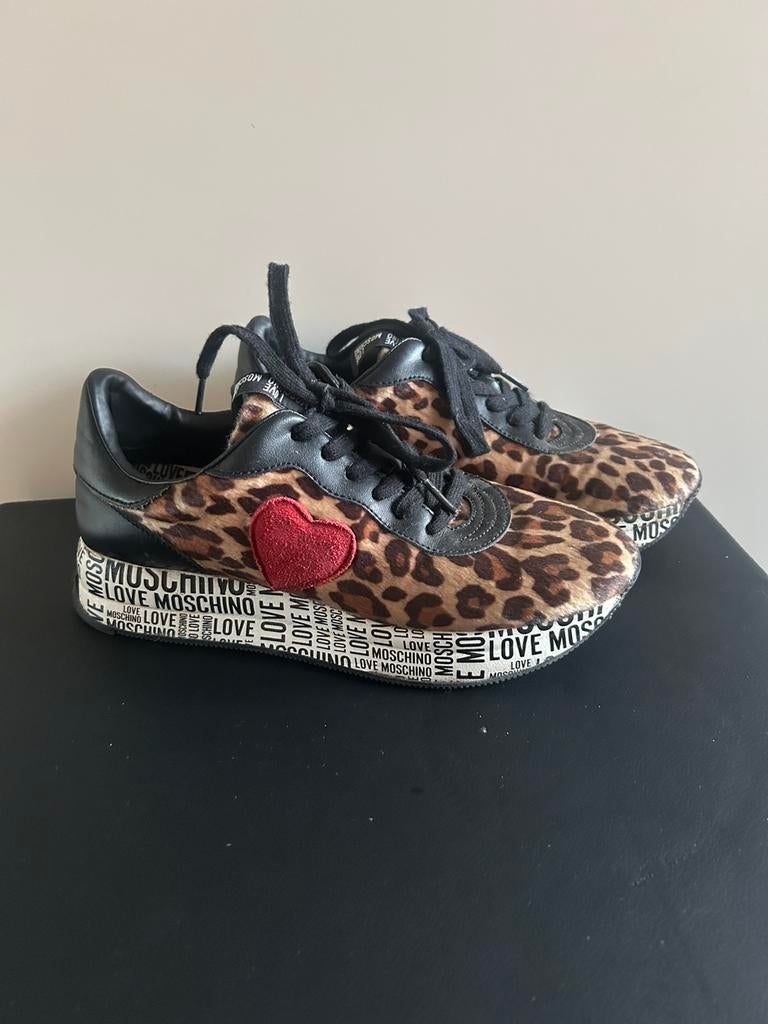 Love Moschino Tijger Sneakers maat 40, Bruin, Sneakers of Gympen, Gedragen, Moschino