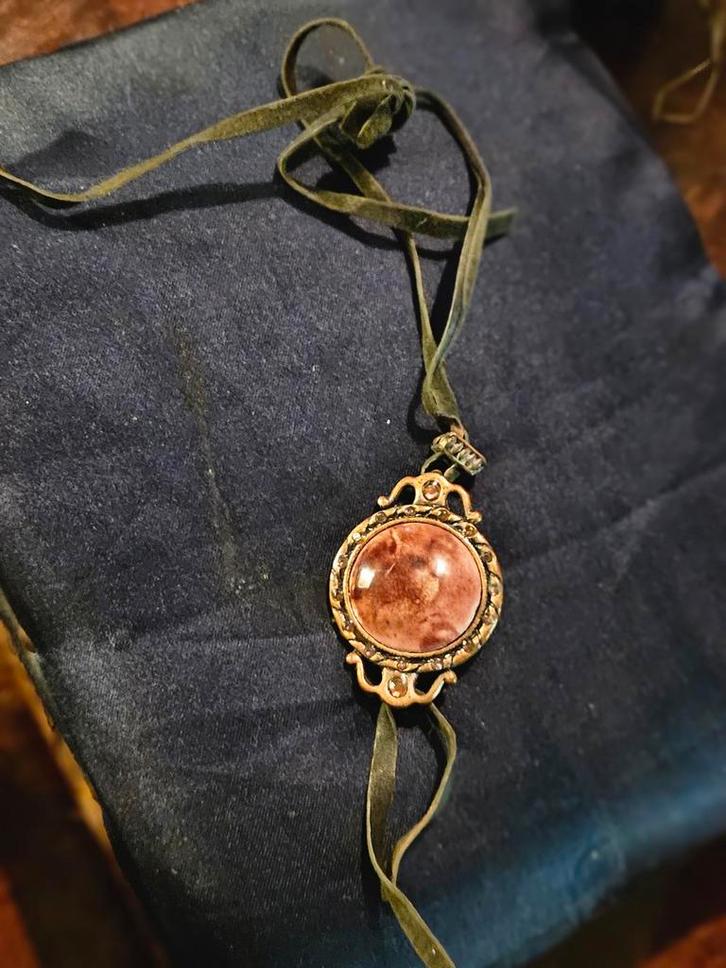 Vintage Echt Lederen Ketting, Sieraden, Tassen en Uiterlijk, Kettingen, Gebruikt, Overige materialen, Bruin, Met hanger, Ophalen of Verzenden