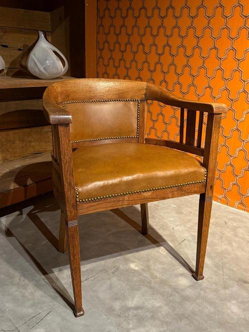 Antiek Houten bureau stoeltje, Huis en Inrichting, Stoelen, Gebruikt, Eén, Hout, Leer, Bruin, Ophalen of Verzenden