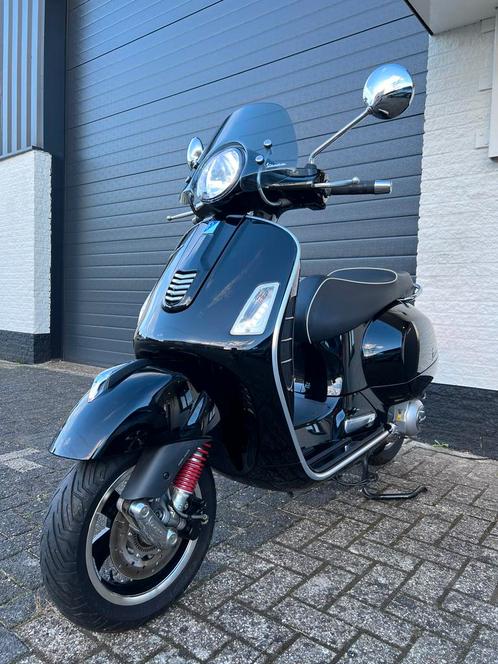 Vespa gts 300 300cc ABS ASR motorscooter Piaggio zwart, Motoren, Motoren | Piaggio, Particulier, Ophalen
