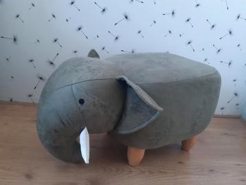 Leuke olifant poef kruk beschikbaar voor biedingen