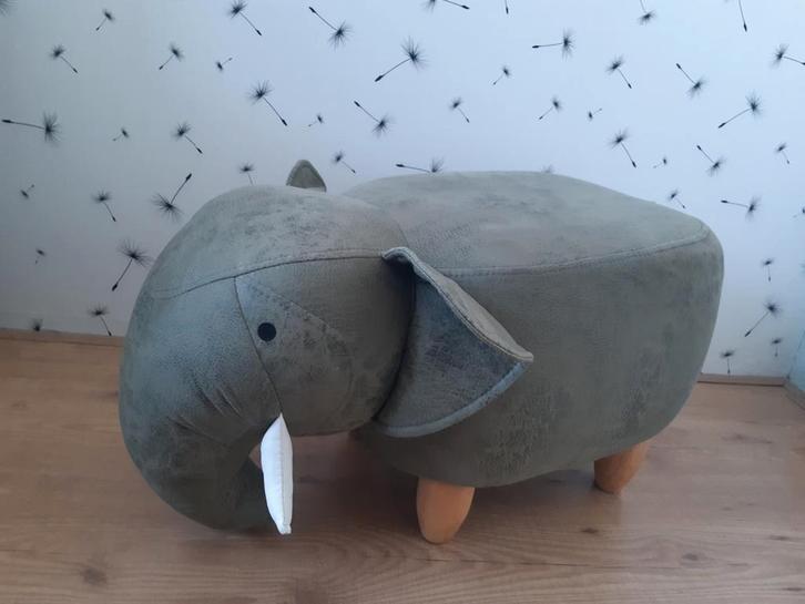 Leuke olifant poef kruk, Huis en Inrichting, Banken | Voetenbanken en Poefen, Gebruikt, 50 tot 75 cm, Overige vormen, Hout, Stof