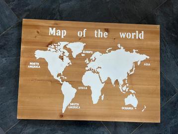 Schilderij Wereldkaart, Gips op hout. 77,5 cm / 54,5  cm beschikbaar voor biedingen