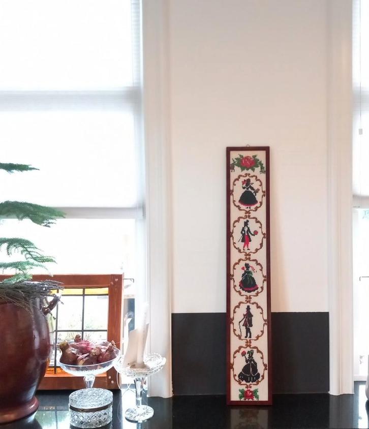 Brocant geborduurd schilderij met figuren, Antiek en Kunst, Curiosa en Brocante, Ophalen of Verzenden