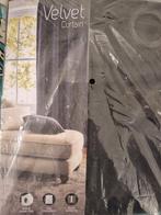 Velvet gordijnen - Zwart & Armin Green - 140x260cm, Huis en Inrichting, Ophalen
