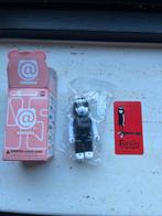Bearbrick series 45 - Emily the Strange, Verzamelen, Ophalen of Verzenden, Nieuw