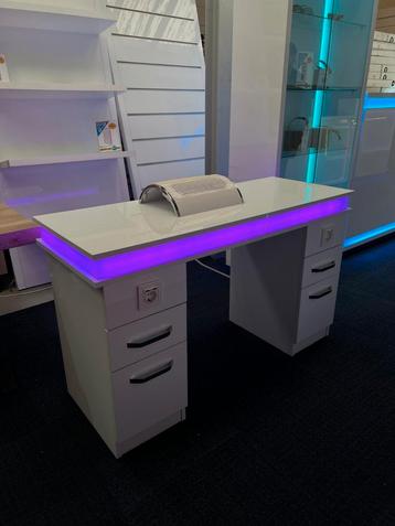 MOOI MANICURE TAFEL NIEUW HOOGGLANS WIT MET LED  beschikbaar voor biedingen