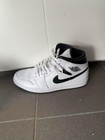 Nike Air Jordan 1 Mid Wit/Zwart Maat 44,5 beschikbaar voor biedingen