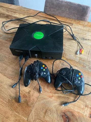 Xbox original met 2 controllers  beschikbaar voor biedingen