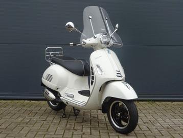 Vespa GTS 300 HPE super 2020 Orig NL zeer lage kilometers  beschikbaar voor biedingen